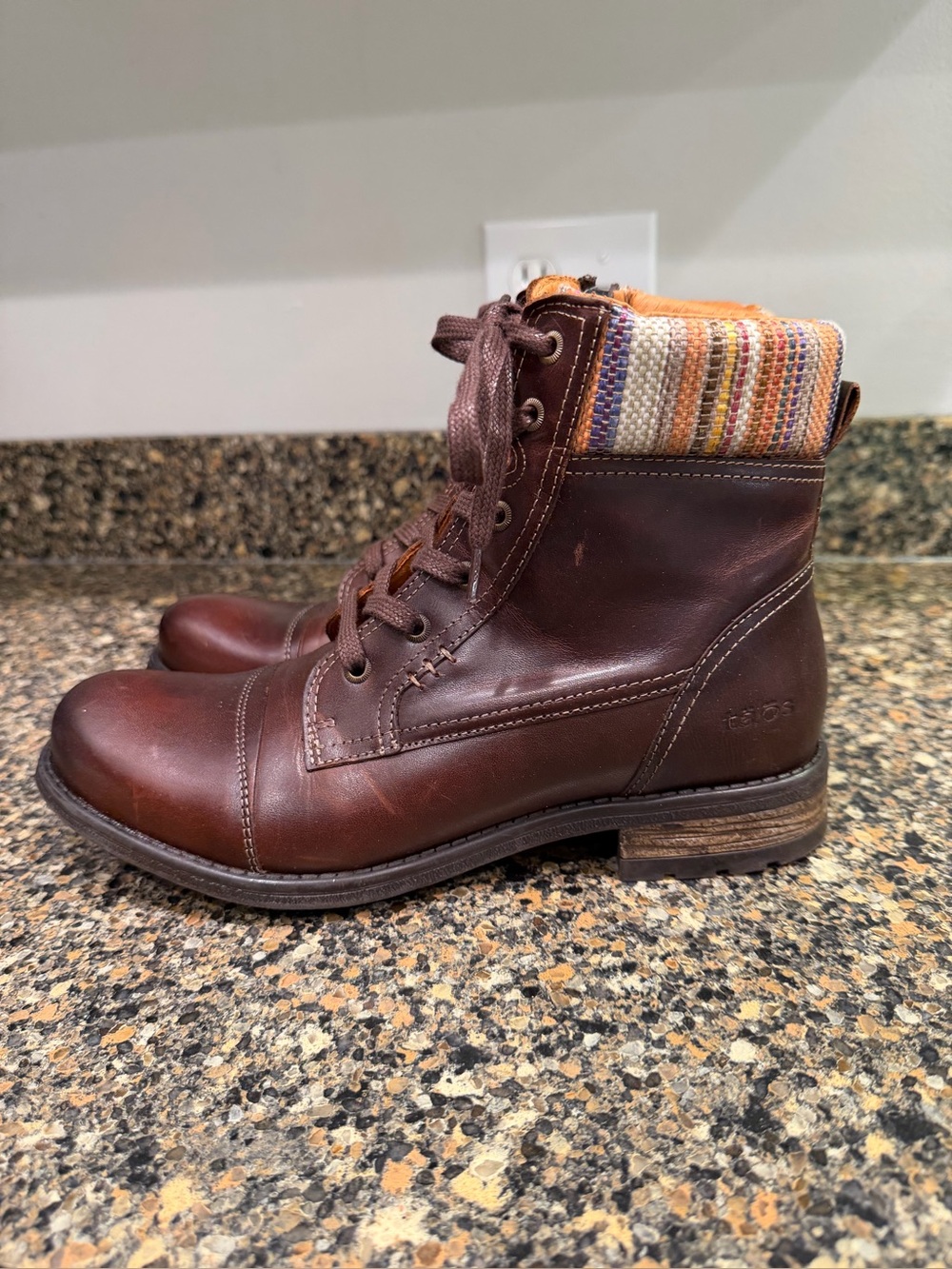 Ladies Taos size 40 Brown Leather Lace-Up Ankle Boots with Striped Knit Collar